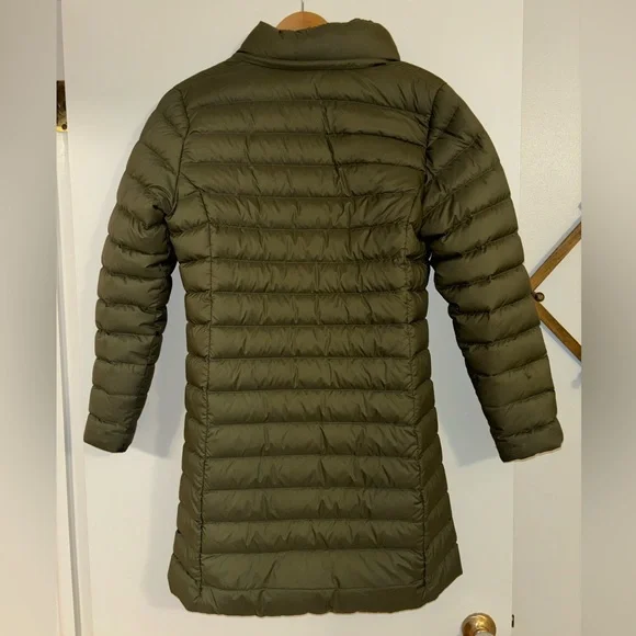 Patagonia Women's Green Puffer Jacket - Picture 2 of 6